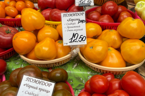 Фотофакт. Как на минском рынке продают херсонские помидоры