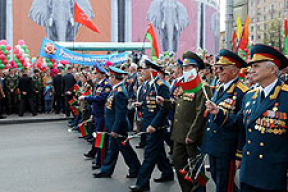 Ветераны прошли торжественным шествием по Минску (фоторепортаж)