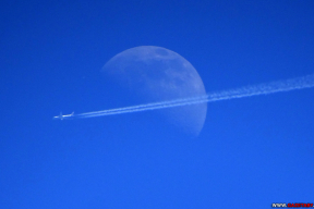 Луна, белорусское небо, самолет
