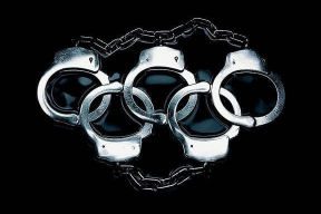 Арт дня. Олимпийские кольца-наручники