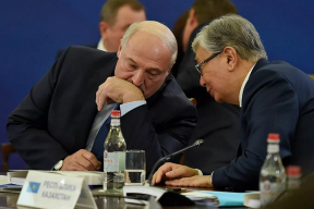 Лукашенко обсудил ситуацию в Казахстане с Токаевым и Путиным