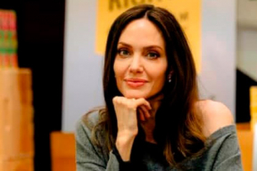 Анджелина Джоли: «Молюсь за людей в Украине»
