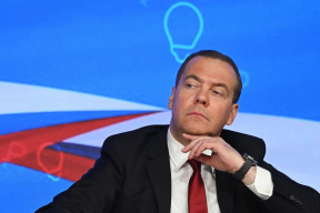 «Посты Медведева, принимаемые за алкогольный лытдыбр «держите меня семеро», — глубоко продуманный шаг